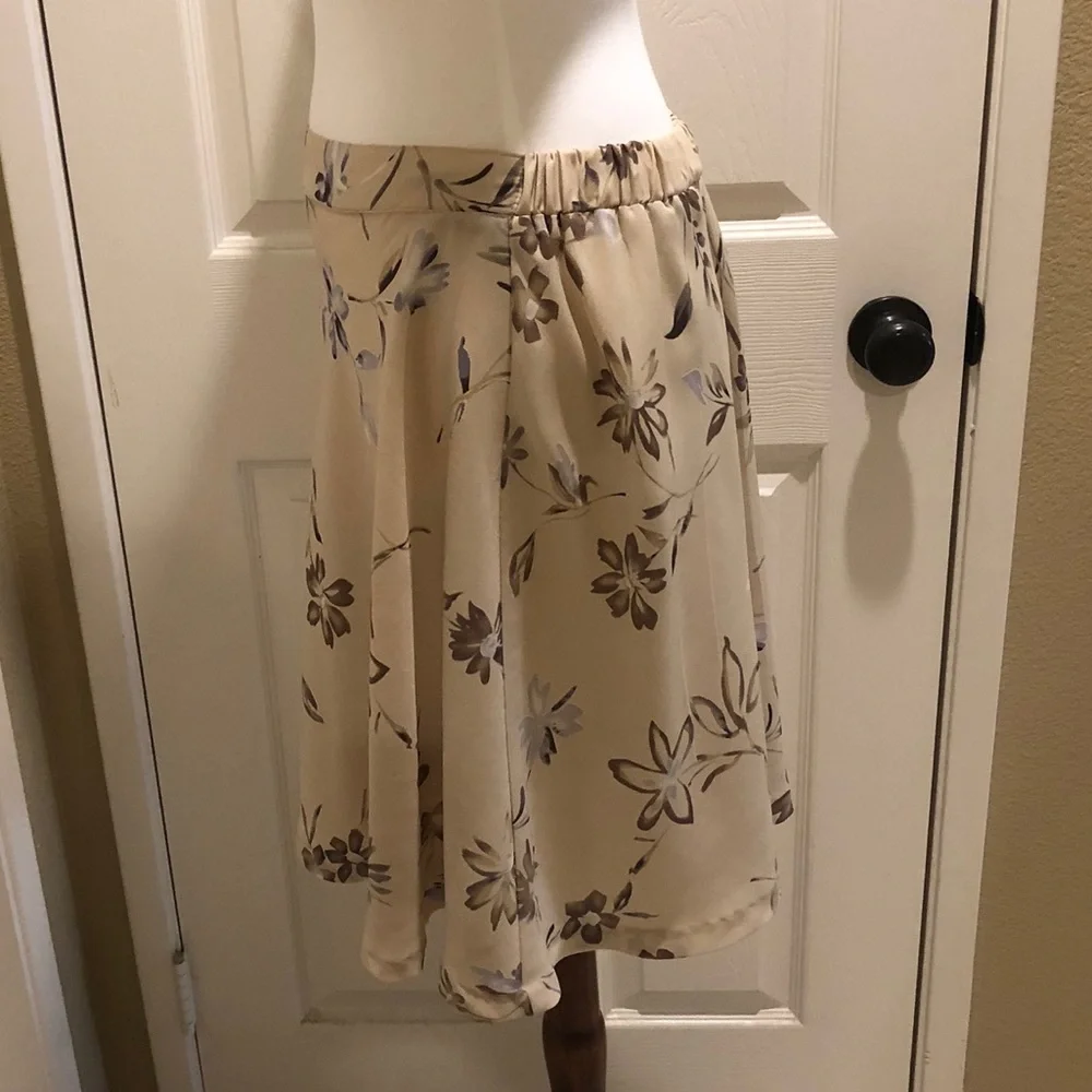 Cute Halo skirt in EUC